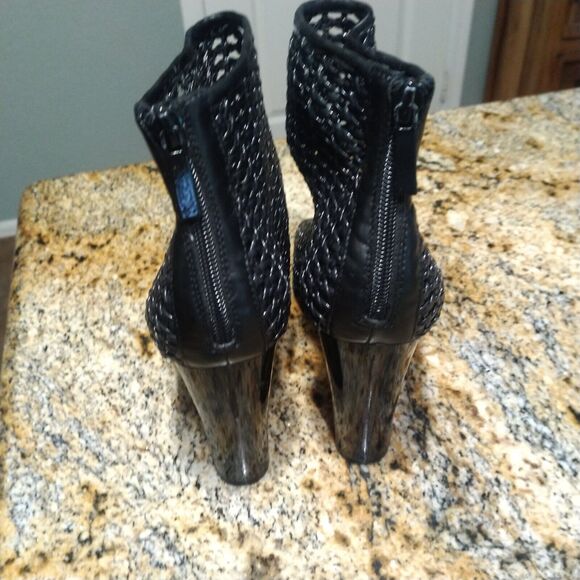 Calvin Klein Weave Peep Toe Ankle Heeled Boot Black Zip Up Women's 8.5 - Picture 7 of 11